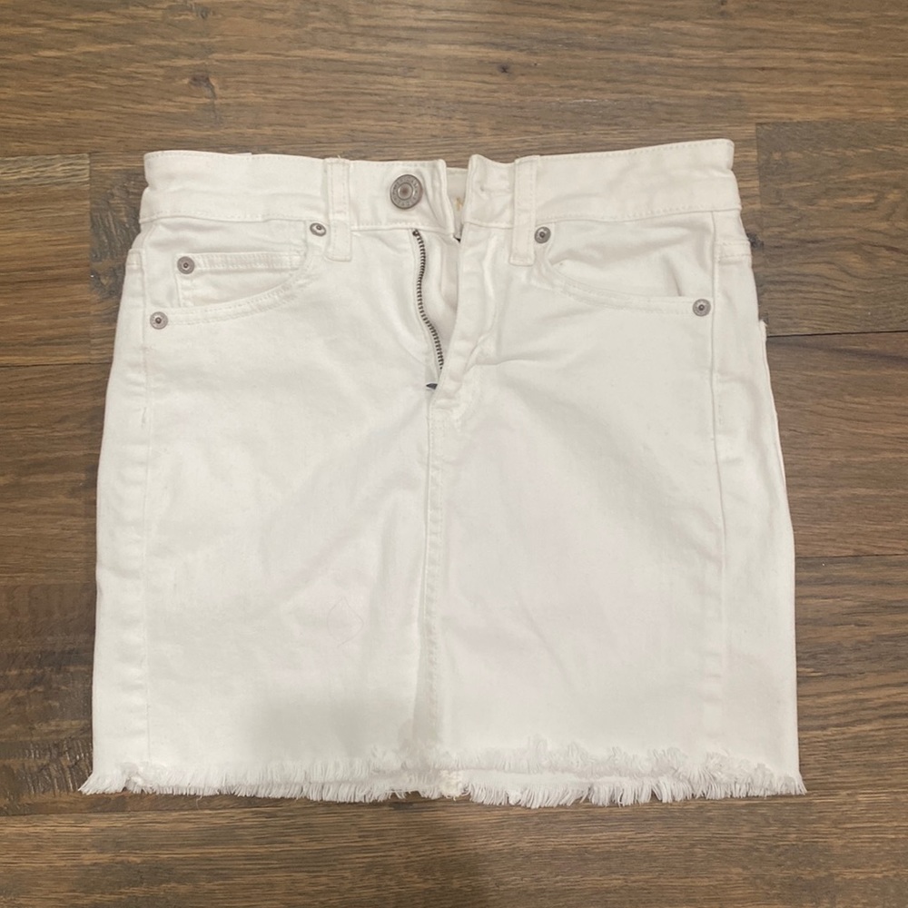 American Eagle super stretch white jean skirt